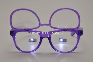Прозрачные пурпуровые пластичные стекла огибания, слегка ударяют вверх по стеклам